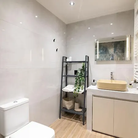 Modern & Comfy דירה